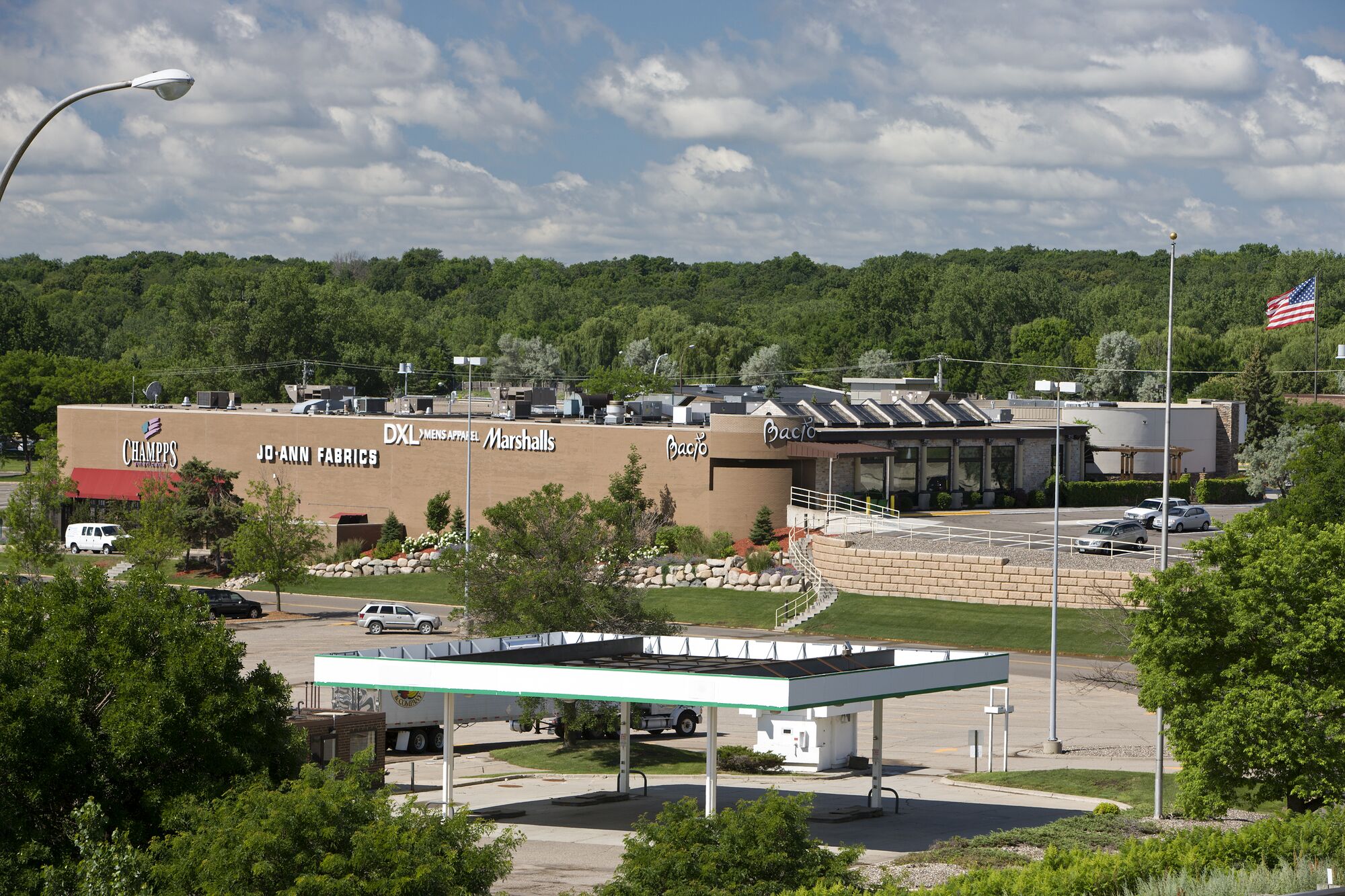 Bonaventure Shopping Center in Minnetonka, MN