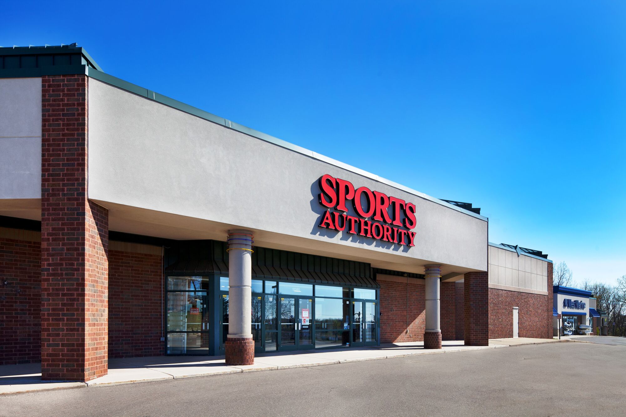 Ridgeview Plaza Shopping Center in Minnetonka, MN