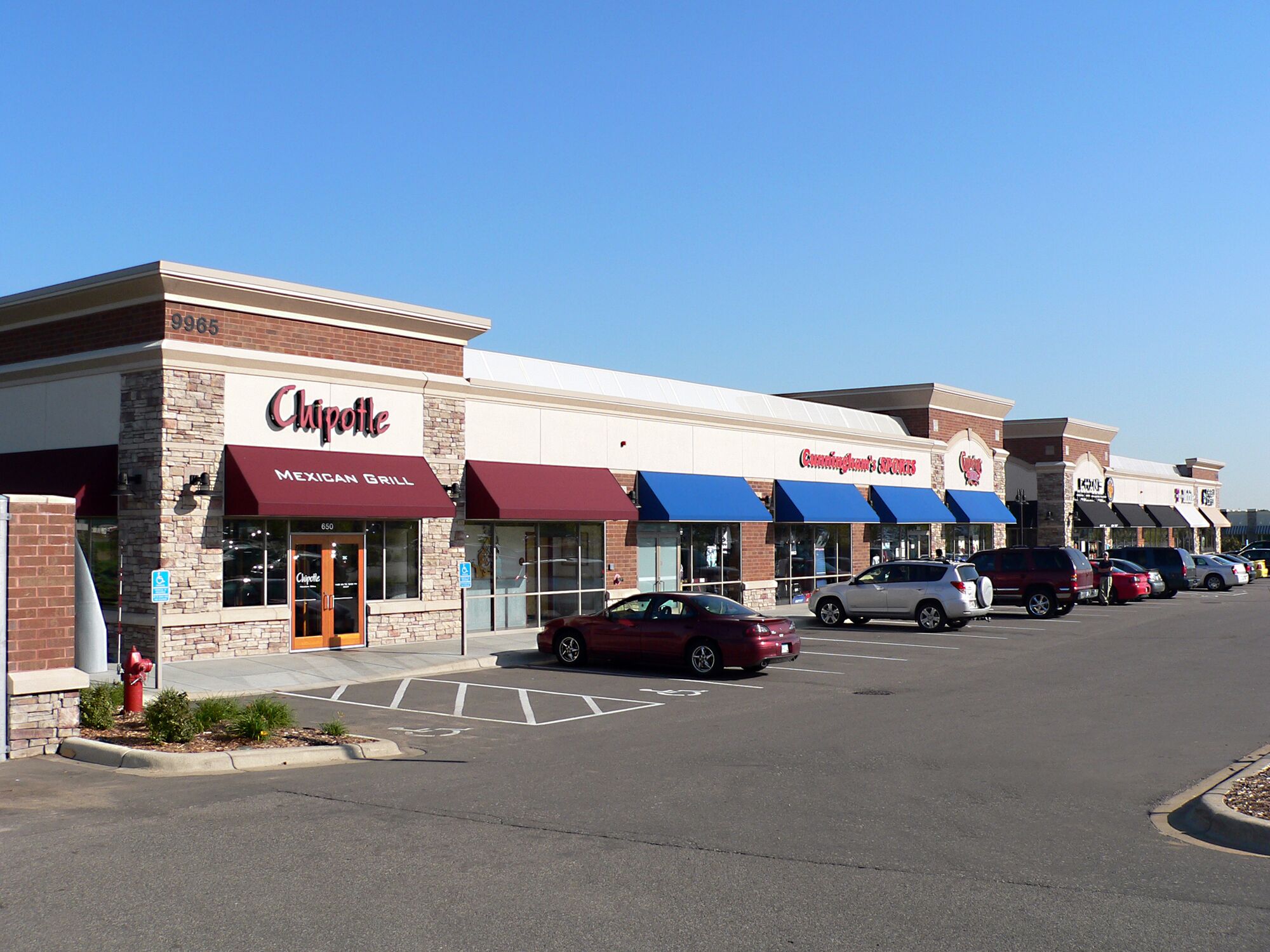 Woodbury Marketplace Shopping Center in Woodbury, MN